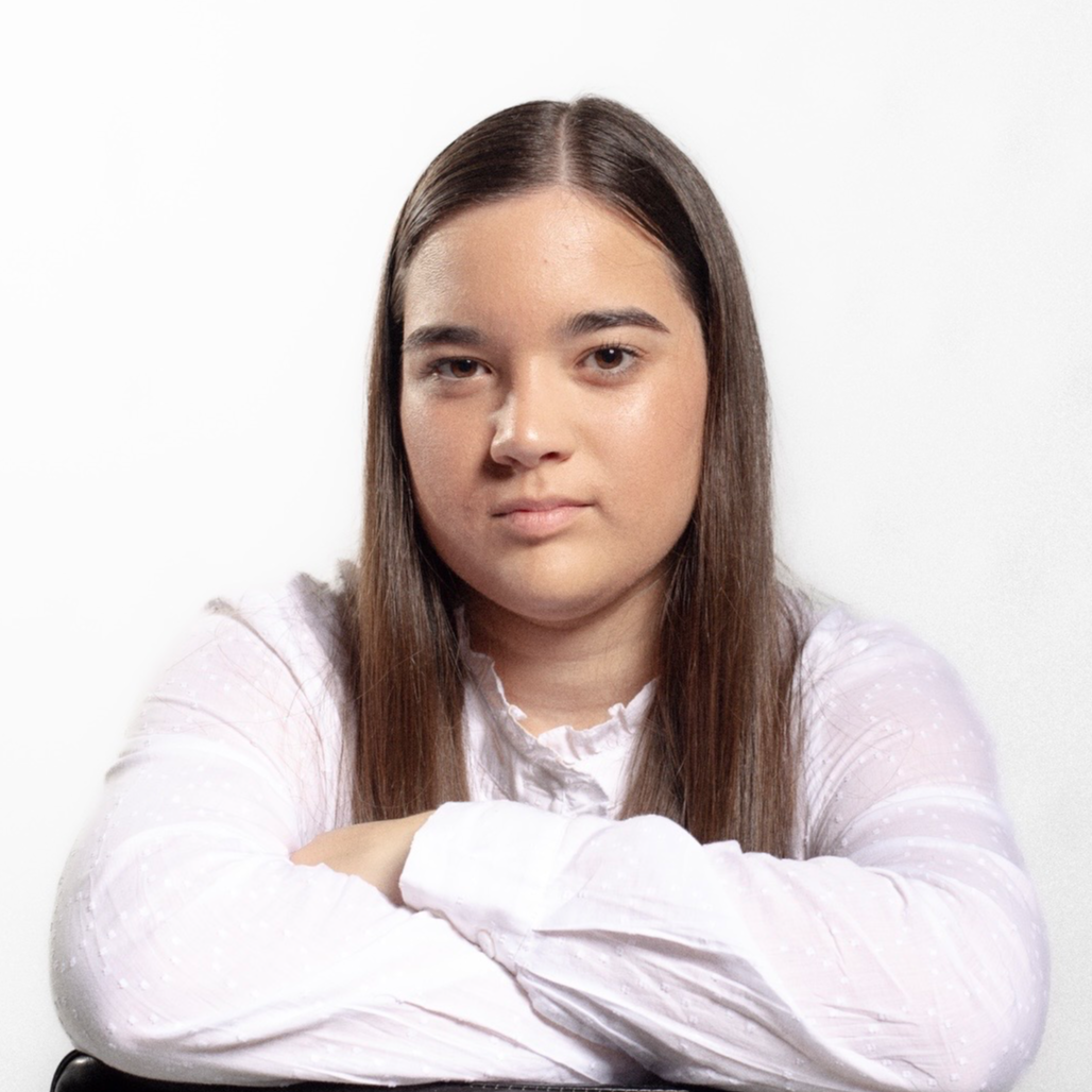 Carmen Moya Martínez — Cine, Teatro, Doblaje, Publicidad, Series, Musicales, Voz en Off, Extras, Cortometrajes en Murcia · Arga Studios