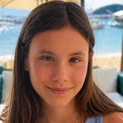 Vicky Watson — Cine, Teatro, Doblaje, Publicidad, Series, Musicales, Voz en Off, Extras, Videojuegos, Cortometrajes en Mallorca · Arga Studios